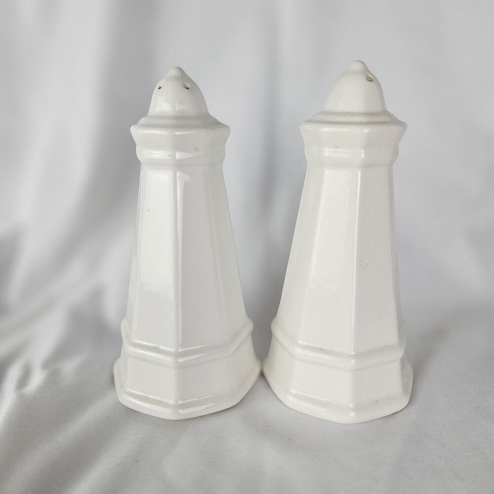 Pfaltzgraff Heritage White stoneware salt and pepper shakers, Vintage